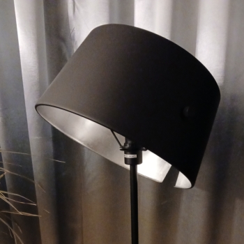 NOWOCZESNA LAMPA PODŁOGOWA Z RUCHOMYM KLOSZEM